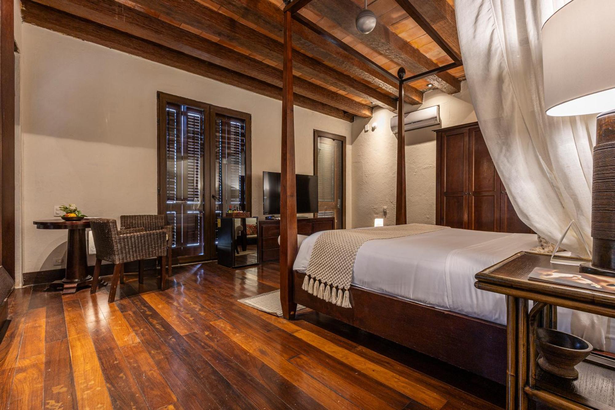 Ananda Boutique - Cosmos Cartagena