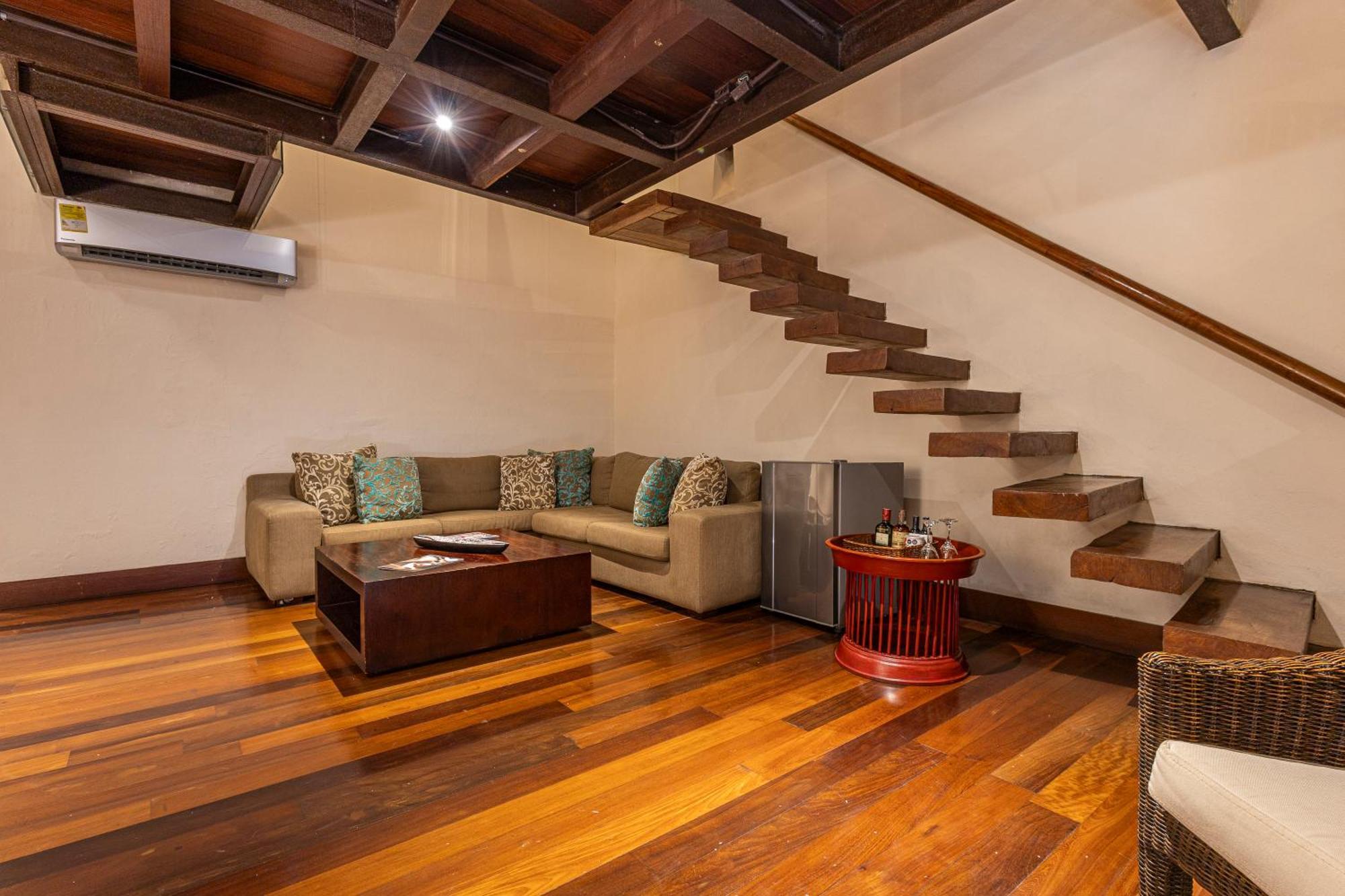 Ananda Boutique - Cosmos Hotel